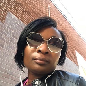 Meet your Posher, Uniecea